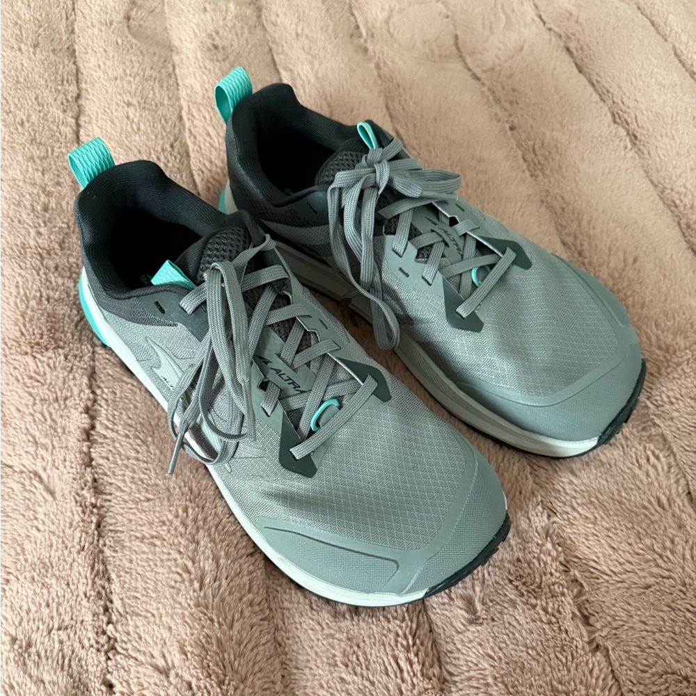 Altra Women's Gray Sneakers with Teal Accents